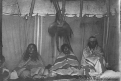 Wolf-Plume-wife-Medicine-Pipe-interior-1905-798-650